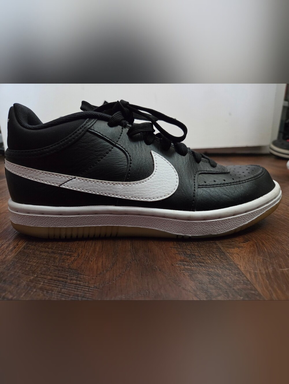 Nike Black and White Low-Top